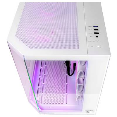 Weißes Computergehäuse mit Seitenpanel aus Glas, Lüftungsöffnung am Deckel, USB-Anschlüssen und Bedienelementen an der Frontseite. Innenraum mit violetter LED-Beleuchtung ausgeleuchtet.