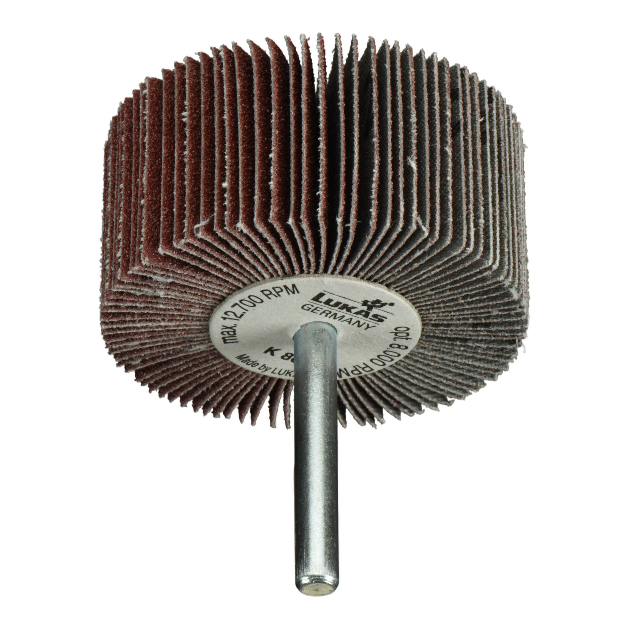Ein zylindrischer Schleiflamellenteller zum Schleifen oder Schärfen, bestehend aus geschichteten Schleifpapierblättern und einem Metallschaft zur Befestigung an Werkzeugen.