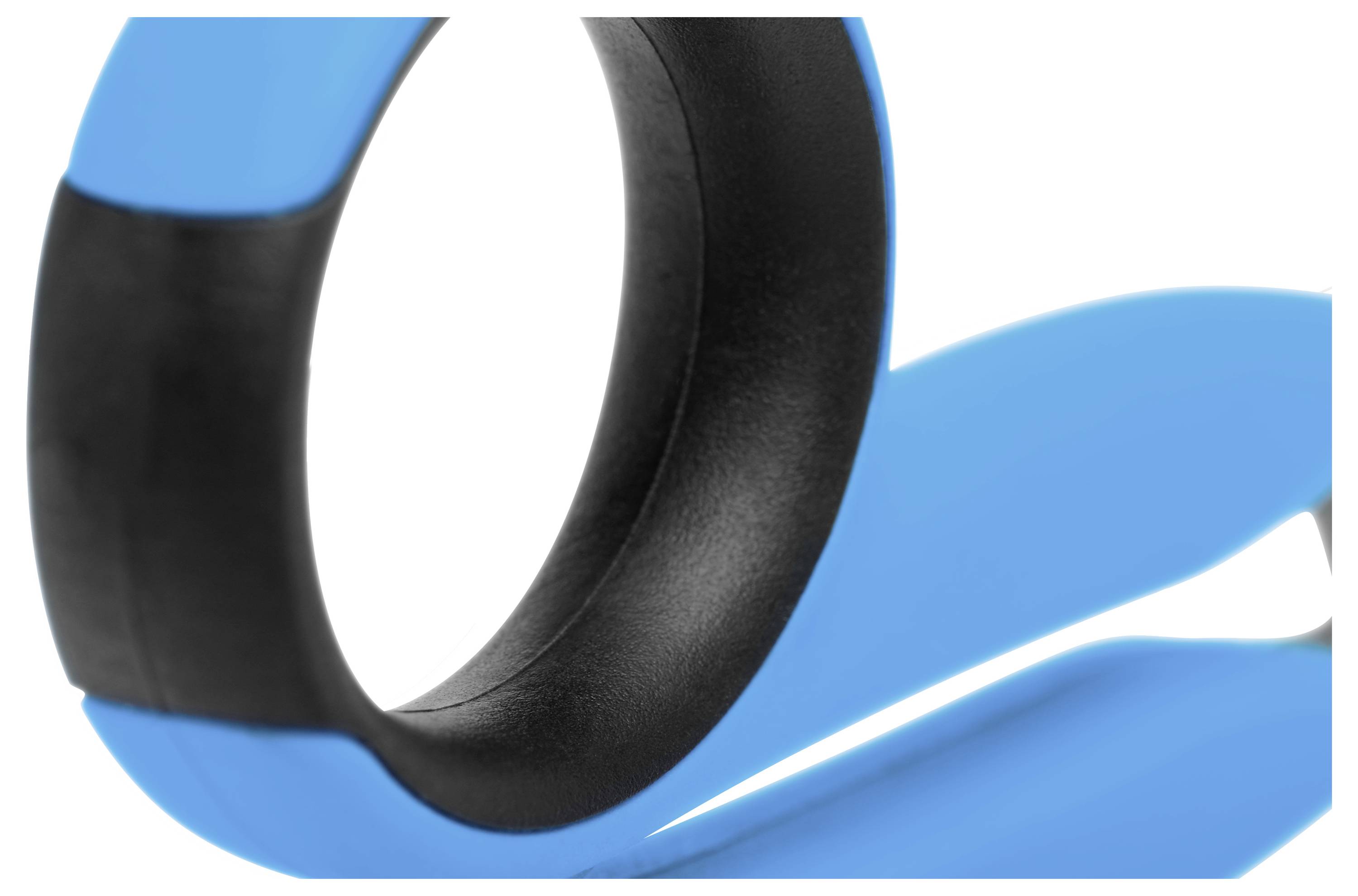 Eine Nahaufnahme eines blau und schwarz gefärbten ringförmigen Objekts, möglicherweise Teil eines Griffs oder Werkzeugs, vor einem weißen Hintergrund.