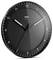 Eine runde, schwarze Wanduhr mit weißen Stunden- und Minutenzeigern, einem dünnen gelben Sekundenzeiger und weißen Stundenmarkierungen. Die gezeigte Zeit ist 10:10.