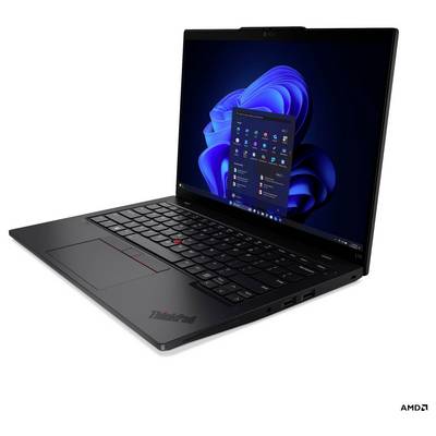 Ein Laptop, der den Windows 11 Startbildschirm mit geöffnetem Startmenü zeigt. Das Gerät hat ein schlankes Design und wird in einer Seitenansicht präsentiert.