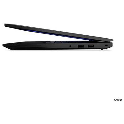Ein schlankes, halb geöffnetes Laptop, das Anschlüsse an der Seite zeigt, vor einem weißen Hintergrund.