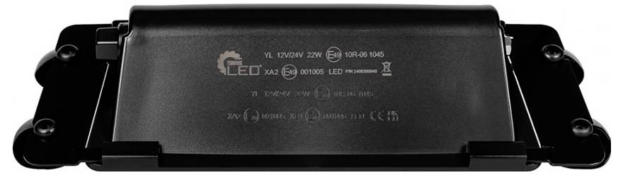 LED-Leuchtgehäuse mit technischen Spezifikationen und Symbolen, die Zertifizierungen, Leistungsbewertung und LED-Typ kennzeichnen.