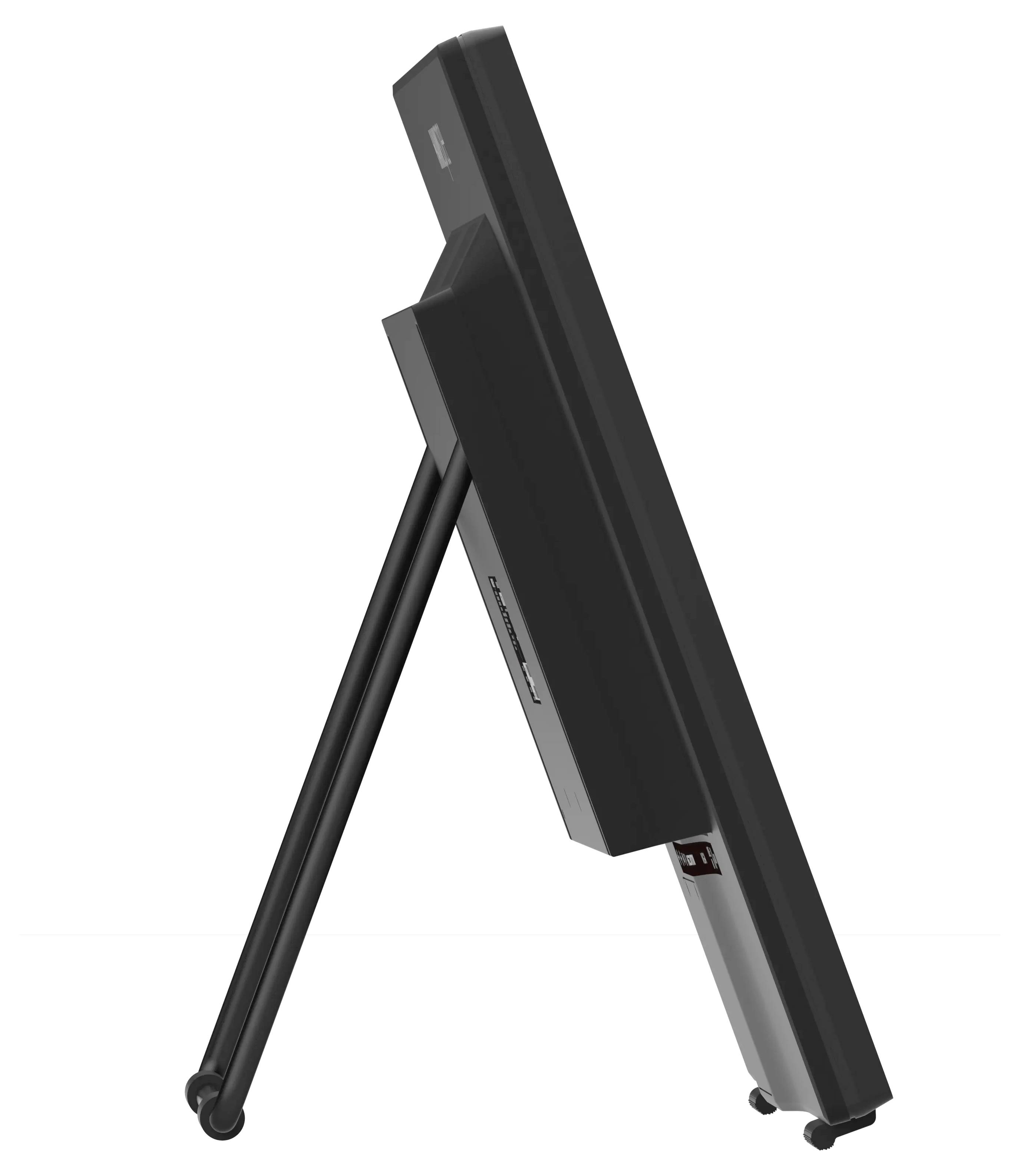Ein schwarzes digitales Gerät mit einem Ständer, von der Seite betrachtet, das seinen schlanken Profil und die kantige Stützstruktur zeigt.