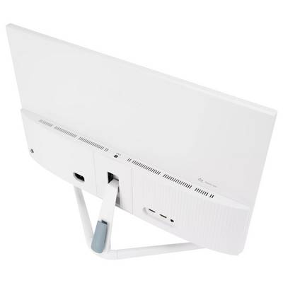 Das Bild zeigt die Rückansicht eines weißen Computermonitors mit einem Ständer. Das Design ist schlicht und verfügt über Lüftungsschlitze und mehrere Anschlüsse.