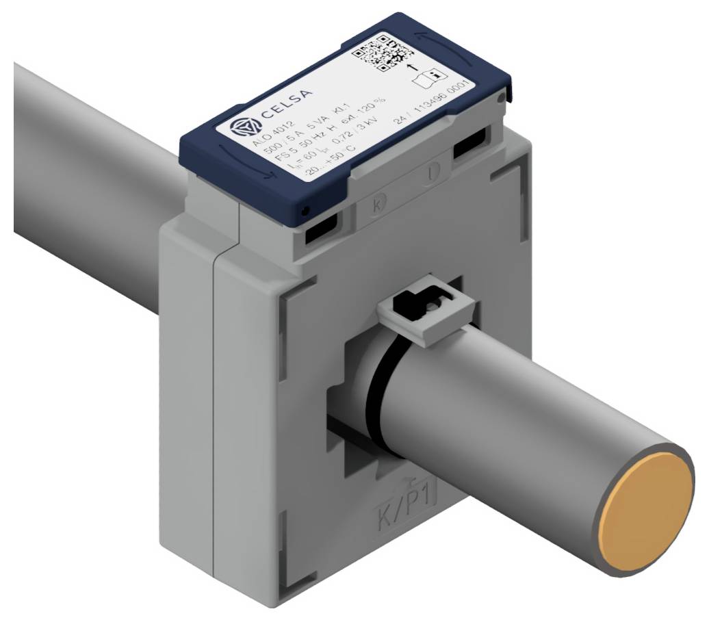 Ein graues elektronisches Gerät mit einer blauen Oberseite, das an einer zylindrischen Metallwelle befestigt ist; beschriftet mit Produktinformationen und Barcodes.