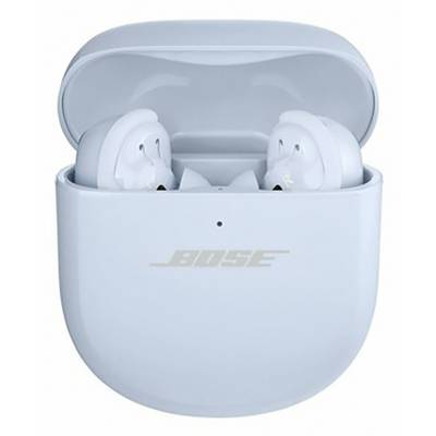 Ein hellblauer Etui mit dem 'Bose' Logo ist geöffnet und zeigt ein Paar weiße kabellose Kopfhörer im Inneren. Der Etui steht aufrecht.