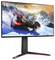 Ein Gaming-Monitor mit der Aufschrift "LG UltraGear" zeigt eine Hochgeschwindigkeits-Autorennen-Szene auf einer schneebedeckten Bergstrecke.