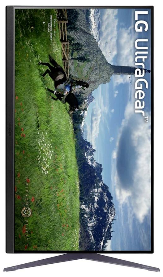 Ein Monitor, der eine malerische Spiellandschaft mit einem Reiter auf einem Pferd zeigt. Der Bildschirm präsentiert lebendiges Gras, Berge und Himmel mit der Markierung 'LG UltraGear'.