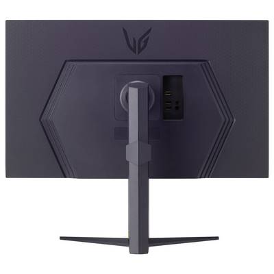 Rückansicht eines schwarzen Computermonitors auf einem Ständer, die die Anschlüsse und Lüftungsschlitze zeigt. Der Monitor weist ein geometrisches Design und ein Logo oben auf.