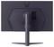 Rückansicht eines schwarzen Computermonitors auf einem Ständer, die die Anschlüsse und Lüftungsschlitze zeigt. Der Monitor weist ein geometrisches Design und ein Logo oben auf.