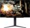 Ein 'LG UltraGear' Monitor zeigt eine Fantasy-Spielszene mit einem Elfen-Bogenschützen und einer feurigen Explosion und unterstreicht lebendige Farben und Action.