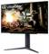 Ein Gaming-Monitor, der eine Actionszene mit einem Charakter zeigt, der inmitten von Explosionen und antiker Architektur einen Bogen und Pfeil abschießt.