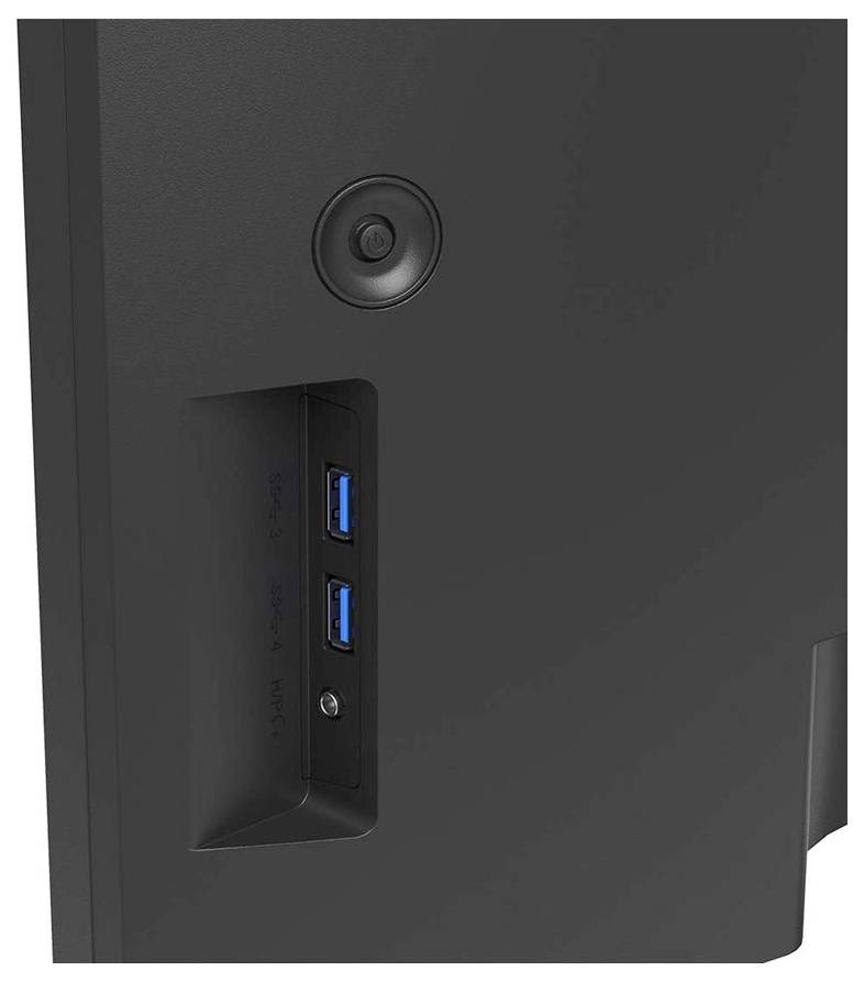 Das Bild zeigt die Seite eines schwarzen Geräts mit zwei blauen USB-Anschlüssen und einer kreisförmigen Taste darüber, die in einem vertieften Panel eingelassen ist.