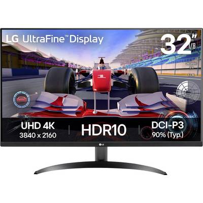 Ein Monitor zeigt ein Rennspiel mit einem roten Auto auf einer Strecke. Der Text lautet: "LG UltraFine Display 32", UHD 4K 3840 x 2160, HDR10, DCI-P3 90%."