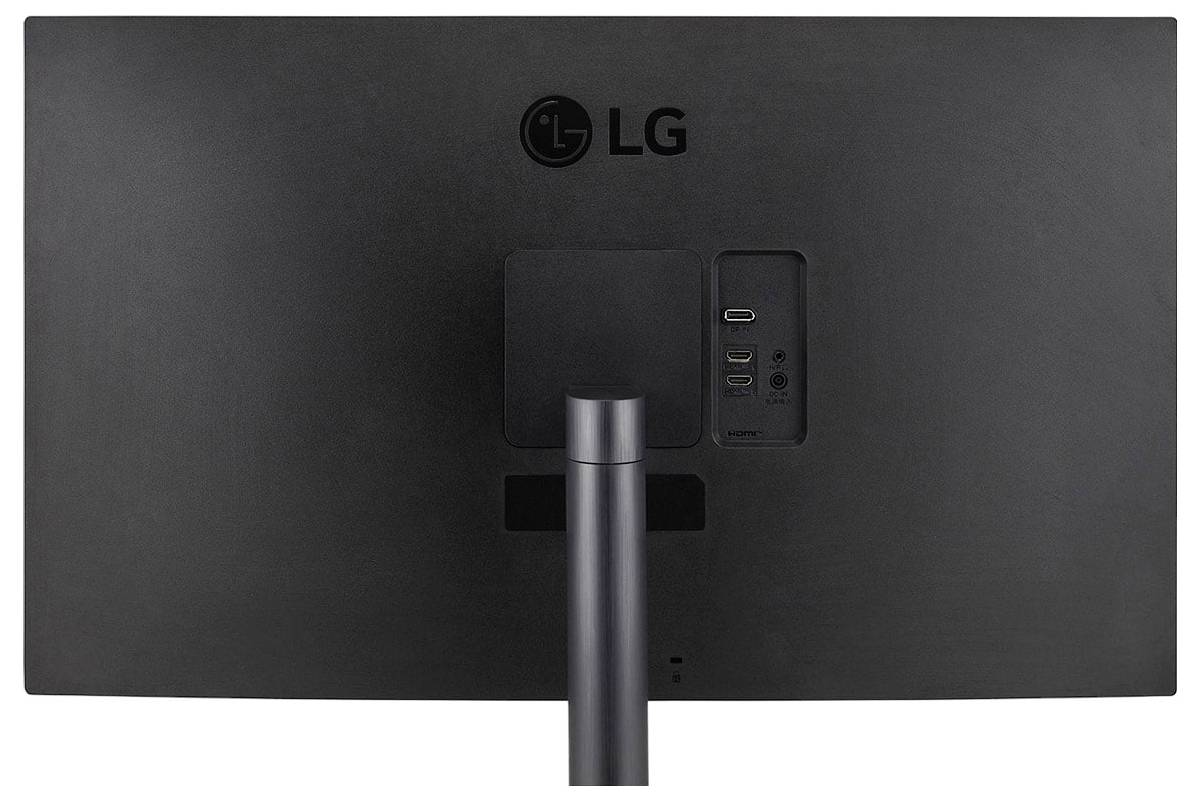 Das Bild zeigt die Rückseite eines LG-Monitors und hebt dabei das Markenlogo sowie die Anschlüsse für HDMI und USB hervor.