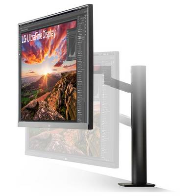 Ein Monitor, der ein lebendiges Landschaftsbild zeigt, auf einem verstellbaren Ständer platziert. Der Bildschirm präsentiert den Text "LG UltraFine Display".
