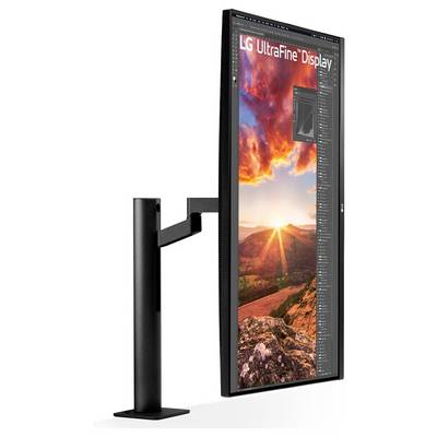 Eine Seitenansicht eines Computermonitors, der an einem schlanken, verstellbaren Halterung auf einem Schreibtisch befestigt ist und ein modernes, platzsparendes Design präsentiert.