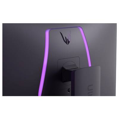 Rückseite eines Gaming-Monitors mit RGB-Beleuchtung und Markenlogo am Ständer, mit violetten LED-Akzenten und elegantem Design.