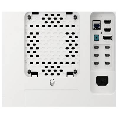 Rückseite eines elektronischen Geräts mit mehreren HDMI-Anschlüssen, USB-Anschlüssen, einem Stromanschluss und einem Lüftungsgitter.