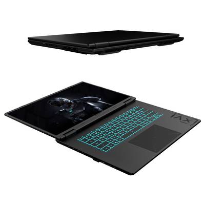 Ein schwarzer Laptop, von der Seite geschlossen und von vorne geöffnet, zeigt ein Roboterbild auf seinem Bildschirm und verfügt über eine türkis hintergrundbeleuchtete Tastatur.