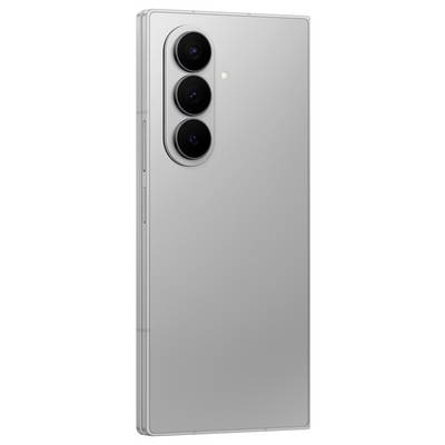 Smartphone mit drei vertikal angeordneten Rückkameras und einem Blitz, in elegantem Silberdesign.