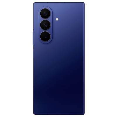 Ein schlankes, dunkelblau Smartphone mit drei Rückkameras und Blitz, das ein minimalistisches Design präsentiert.