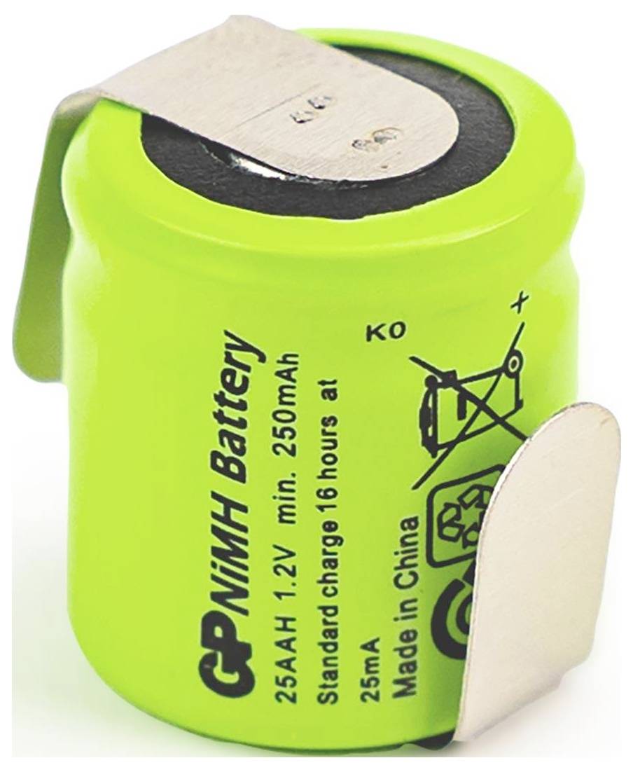Eine grüne zylindrische GP NiMH-Batterie mit zwei Metallanschlüssen, beschriftet mit '1,2V min. 250mAh', die anzeigt, dass sie wiederaufladbar und in China hergestellt ist.