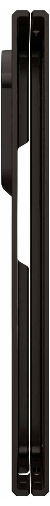 Eine dunkel gefärbte, seitliche Ansicht eines geschlossenen faltbaren Geräts mit sichtbarer Scharnierstelle, das einem Smartphone oder Tablet ähnelt.