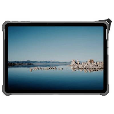 Ein Tablet zeigt ein friedvolles Landschaftsfoto eines ruhigen Sees mit Felsenformationen und fernen Bergen unter einem klaren blauen Himmel.