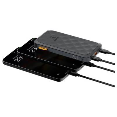 Eine tragbare, schlanke Powerbank, die zwei Smartphones gleichzeitig lädt, mit digitaler Anzeige, die den Batteriestand in Prozent anzeigt.