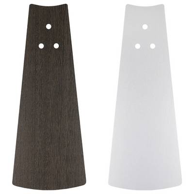 Ein hölzernes und ein weißes Ventilatorblatt mit jeweils drei Schraubenlöchern, nebeneinander gezeigt zum Vergleich von Farbe und Material.