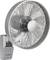 Wandmontierter oszillierender Ventilator mit einem Metallgitter und grauem Bedienfeld mit drei runden Tasten.
