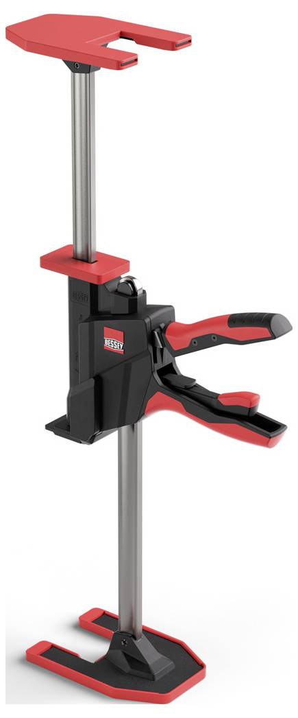 Eine schwarze und rote verstellbare Stützvorrichtung mit Klemmmechanismus, die zum vorübergehenden Festhalten von Gegenständen während der Arbeit verwendet wird.