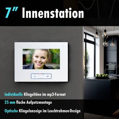 'Türklingel mit 7 Zoll Innendisplay, zeigt eine lächelnde Person im Video. Individuelle Klingeltöne, 25 mm flache Aufputzmontage.'