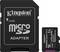 Kingston-microSD-Adapter neben einer Kingston-microSD-Karte, beide mit Kingston-Branding versehen.