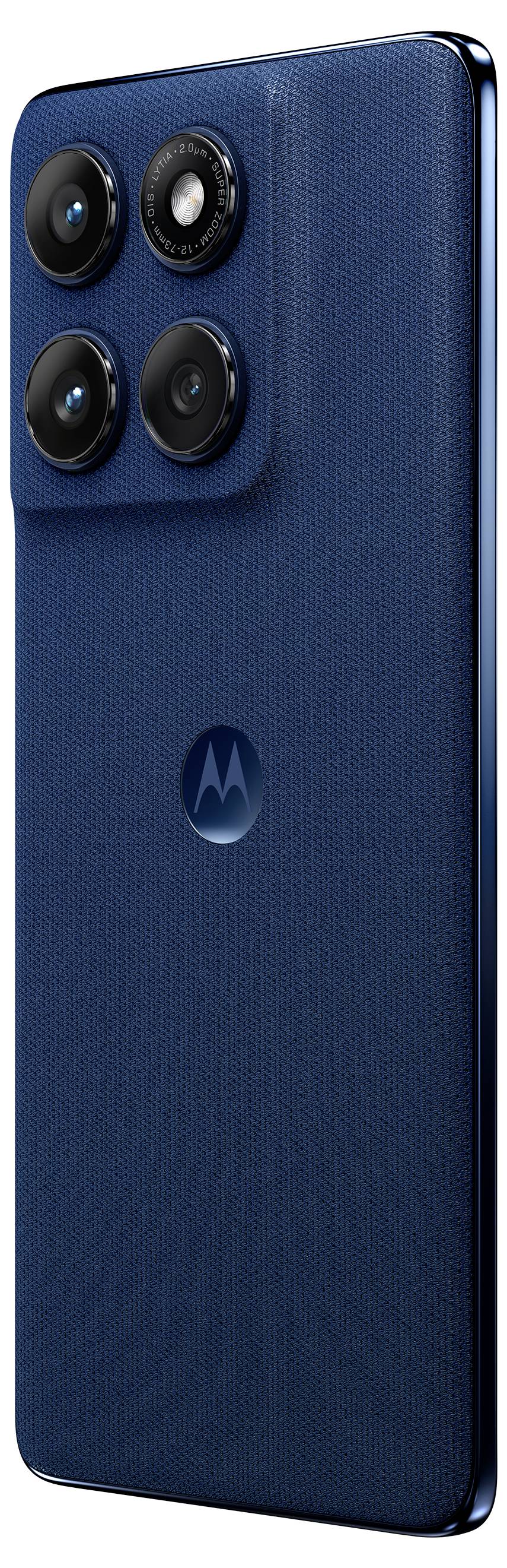 Ein blaues Smartphone mit vier Rückkameras in quadratischer Anordnung und einem dezenten Logo darunter, das sein modernes Design betont.