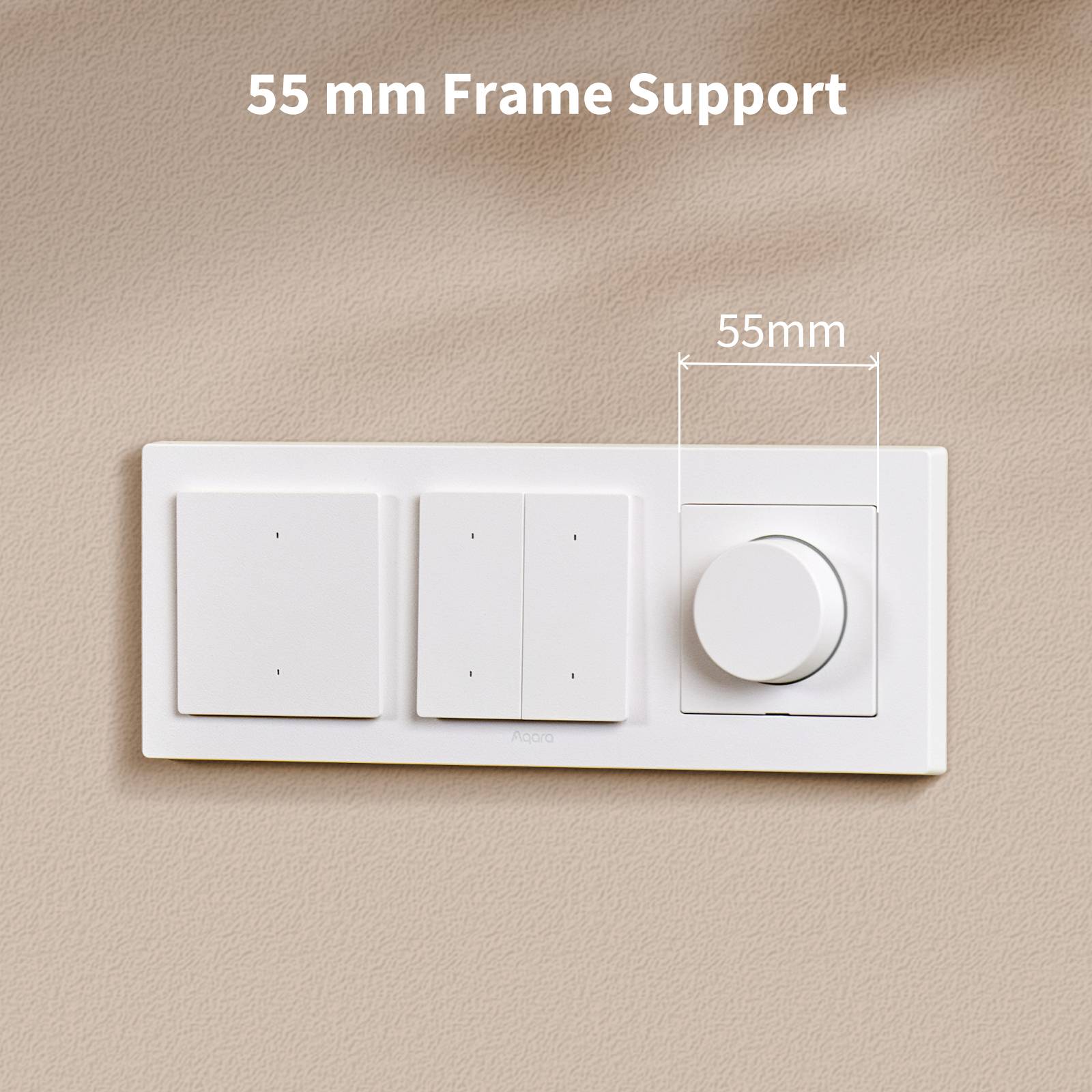 '55 mm Rahmenhalterung' zeigt ein weißes Mehrfachschalter-Panel mit zwei rechteckigen Tasten und einem runden Dimmer an einer beigen Wand.