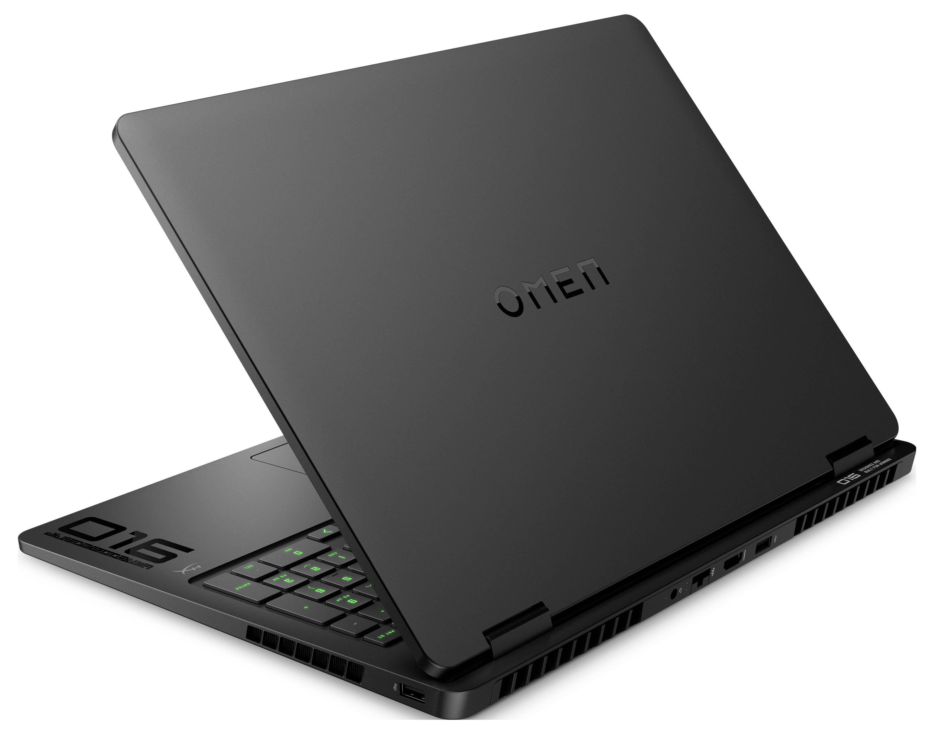 Ein schwarzer Laptop mit dem Markenlogo 'OMEN' auf der Rückseite des Bildschirms, teilweise geöffnet, der einige leuchtende Tasten zeigt.
