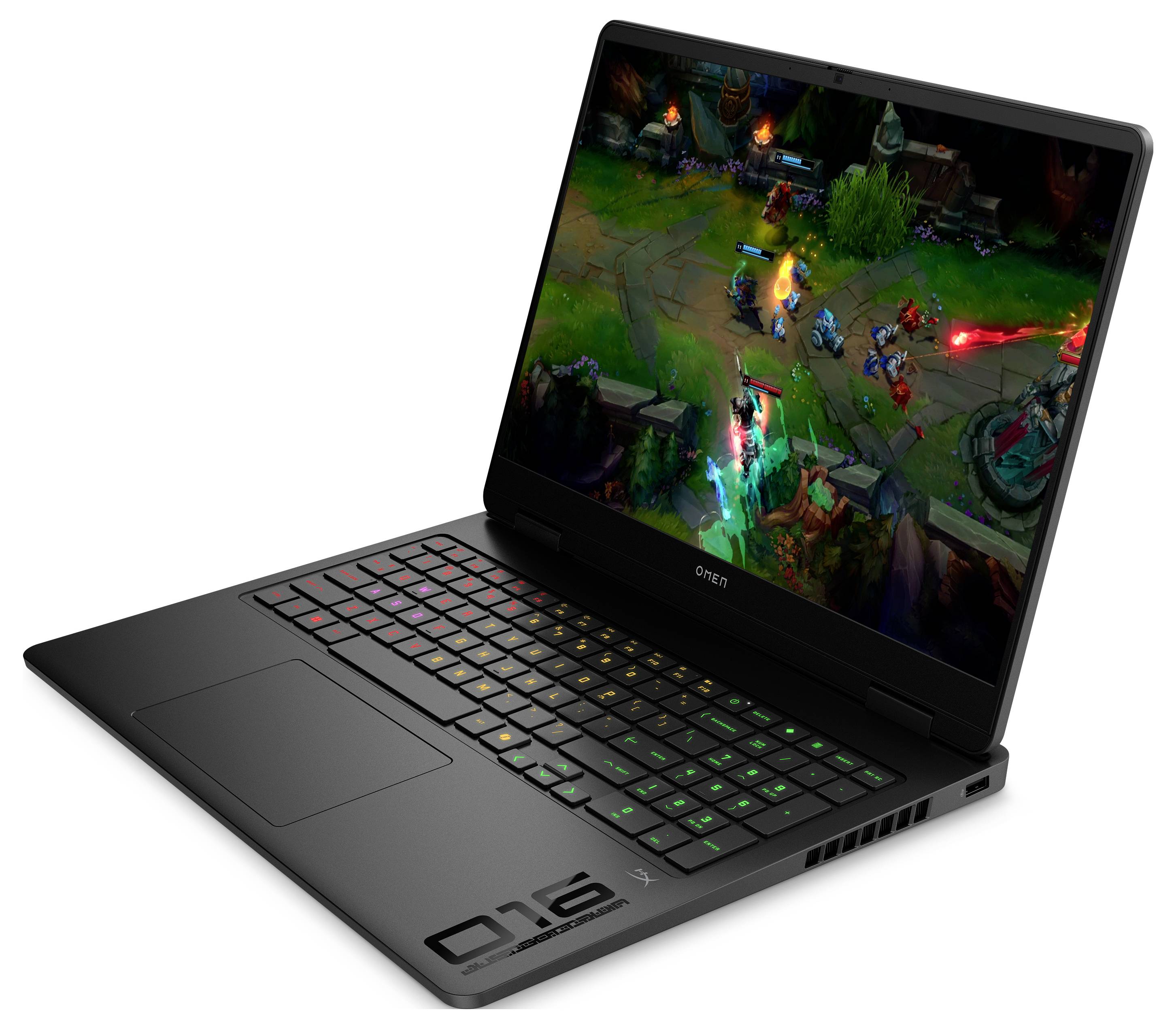 Ein Gaming-Laptop mit einer farbenfrohen beleuchteten Tastatur zeigt eine actionreiche Videospiel-Szene auf seinem Bildschirm.