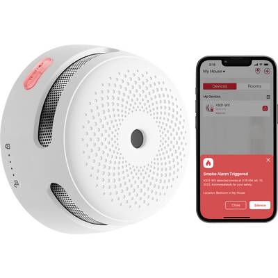 Eine intelligente Rauchmelder mit der Bezeichnung "XS01-WX" wurde ausgelöst, was in einer Smartphone-App angezeigt wird. Die Warnung deutet auf Rauchentwicklung im Schlafzimmer hin.