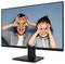 Eine Frau und ein Kind lächeln verspielt und formen mit ihren Fingern eine Brille vor ihren Augen, aufgenommen auf einem Computermonitorbildschirm.