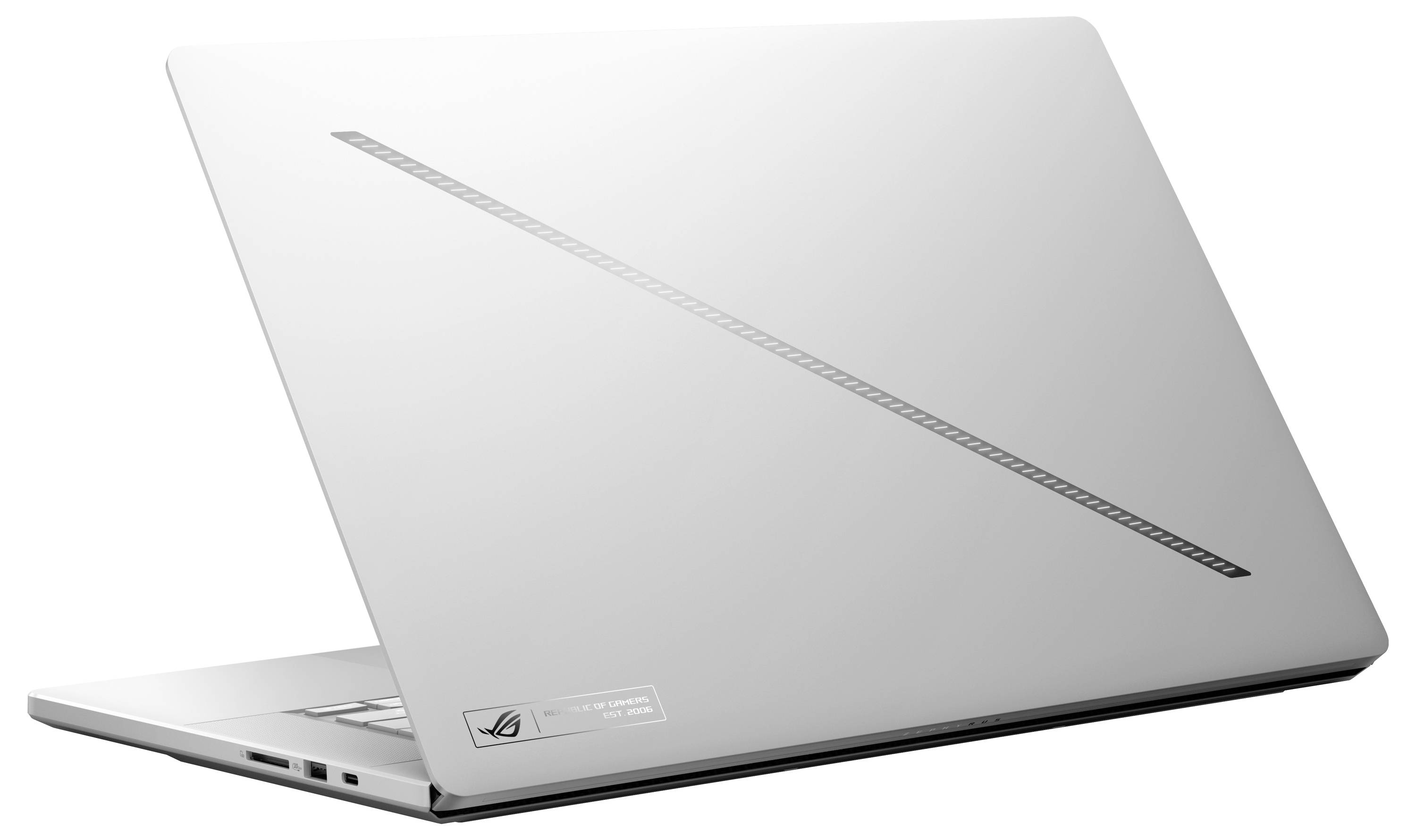 Ein schlanker silberner Laptop mit einer dünnen Diagonallinie auf der Rückseite, der ein modernes und minimalistisches Design zeigt. Anschlüsse sind auf der linken Seite sichtbar.