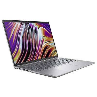 Ein schlanker silberner Laptop mit einem lebhaften, abstrakten Bildschirmdesign, das sich mit wirbelnden Farben präsentiert, von einem Winkel aus betrachtet, wobei Tastatur und Anschlüsse sichtbar sind.