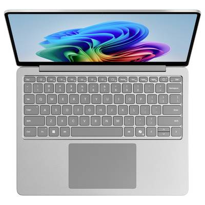 Ein Laptop mit geöffnetem Display, auf dem ein lebhaftes abstraktes Design auf dem Bildschirm zu sehen ist. Die Tastatur und das Trackpad sind deutlich erkennbar.