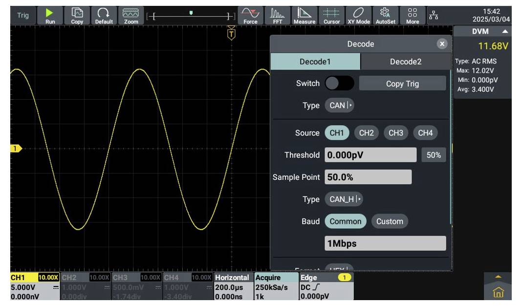 Oszilloskop-Bildschirm zeigt ein Sinussignal auf Kanal 1. Dekodierungseinstellungen-Panel zeigt Kanaloptionen, Schwellenwert bei 0,000 Vp und Abtastpunkt bei 50%.