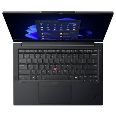 Ein Laptop aus Vogelperspektive mit einer vollständigen Tastatur, einem roten Trackpoint, Touchpad und einem geöffneten Bildschirm, der eine Softwareoberfläche zeigt.