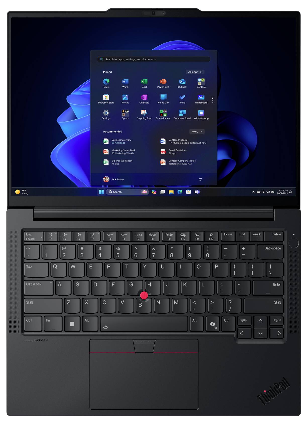 Ein schwarzer Laptop zeigt den Windows 11 Startbildschirm mit Apps- und Einstellungssymbolen. Die Tastatur und das Touchpad sind unterhalb des Bildschirms sichtbar.