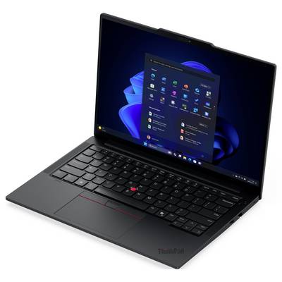 Ein schwarzer Laptop, geöffnet mit einem leuchtenden Bildschirm, auf dem der Windows 11 Startbildschirm mit verschiedenen App-Symbolen auf einer eleganten Benutzeroberfläche zu sehen ist.
