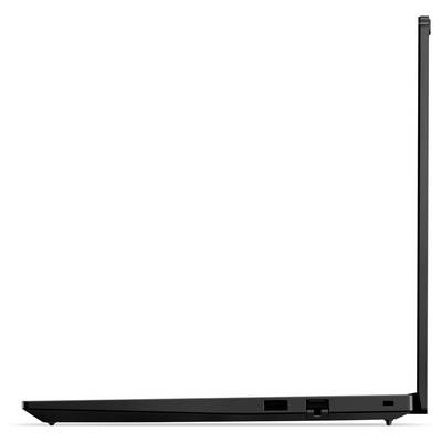 Eine Seitenansicht eines schlanken, schwarzen Laptops mit geöffnetem Bildschirm, die die Anschlüsse an der Seite und das betonte dünne Design zeigt.
